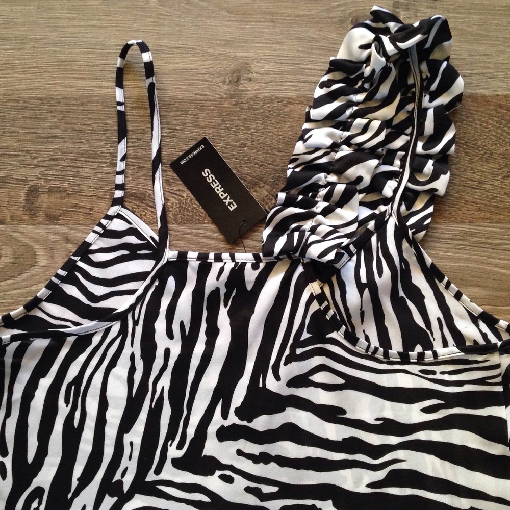 🆕 Express Ruffle Cami - Picture 5 of 8